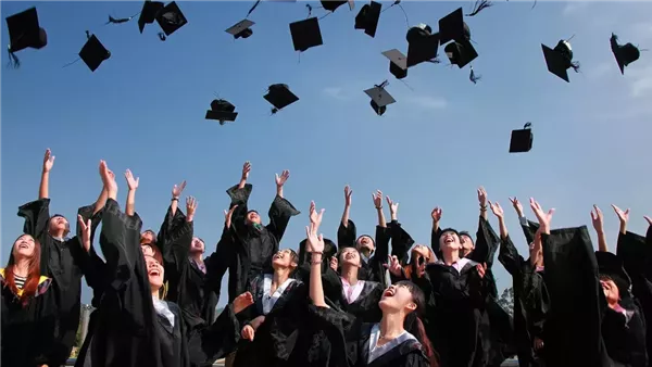 شروط الحصول على منح البنك المركزي الدراسية للطلاب المتفوقين مجانًا